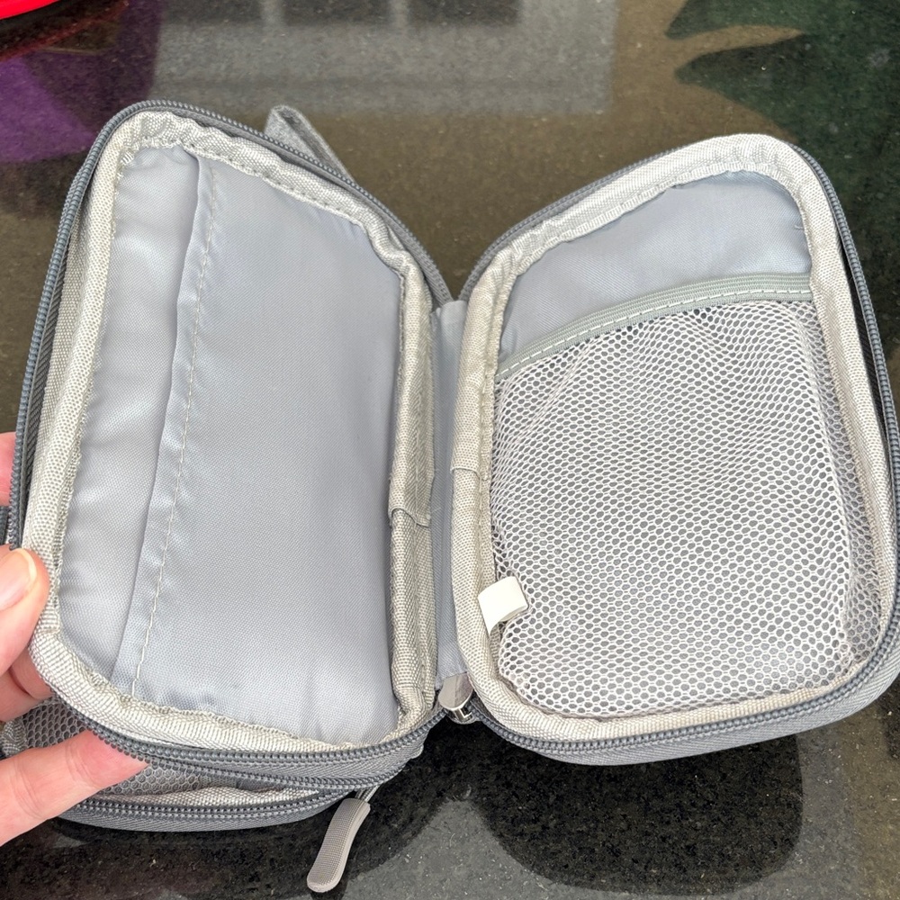 DDgro Gray Electronics Accessories Organizing Case Like New - Picture 4 of 7